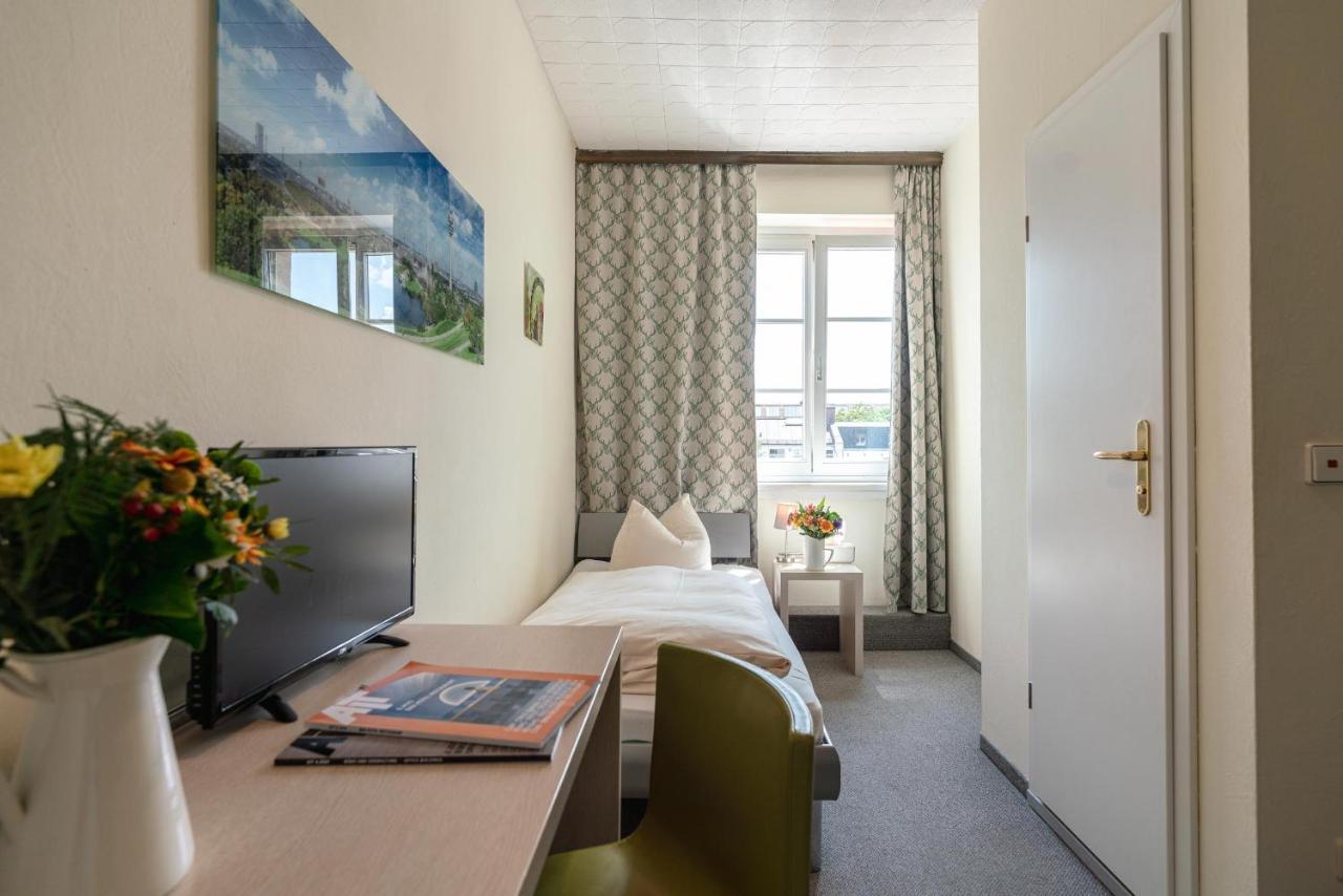Hotel-Pension Am Siegestor Мюнхен Екстер'єр фото