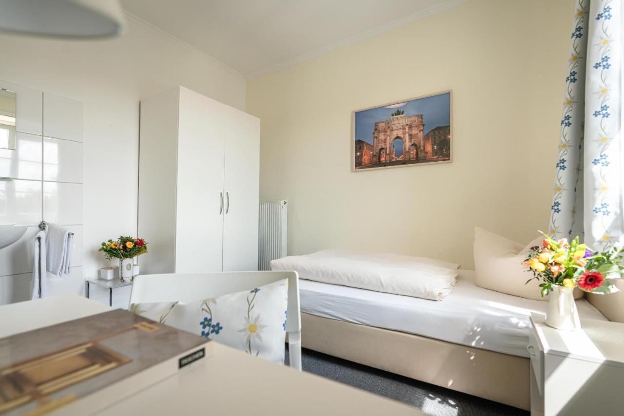 Hotel-Pension Am Siegestor Мюнхен Екстер'єр фото