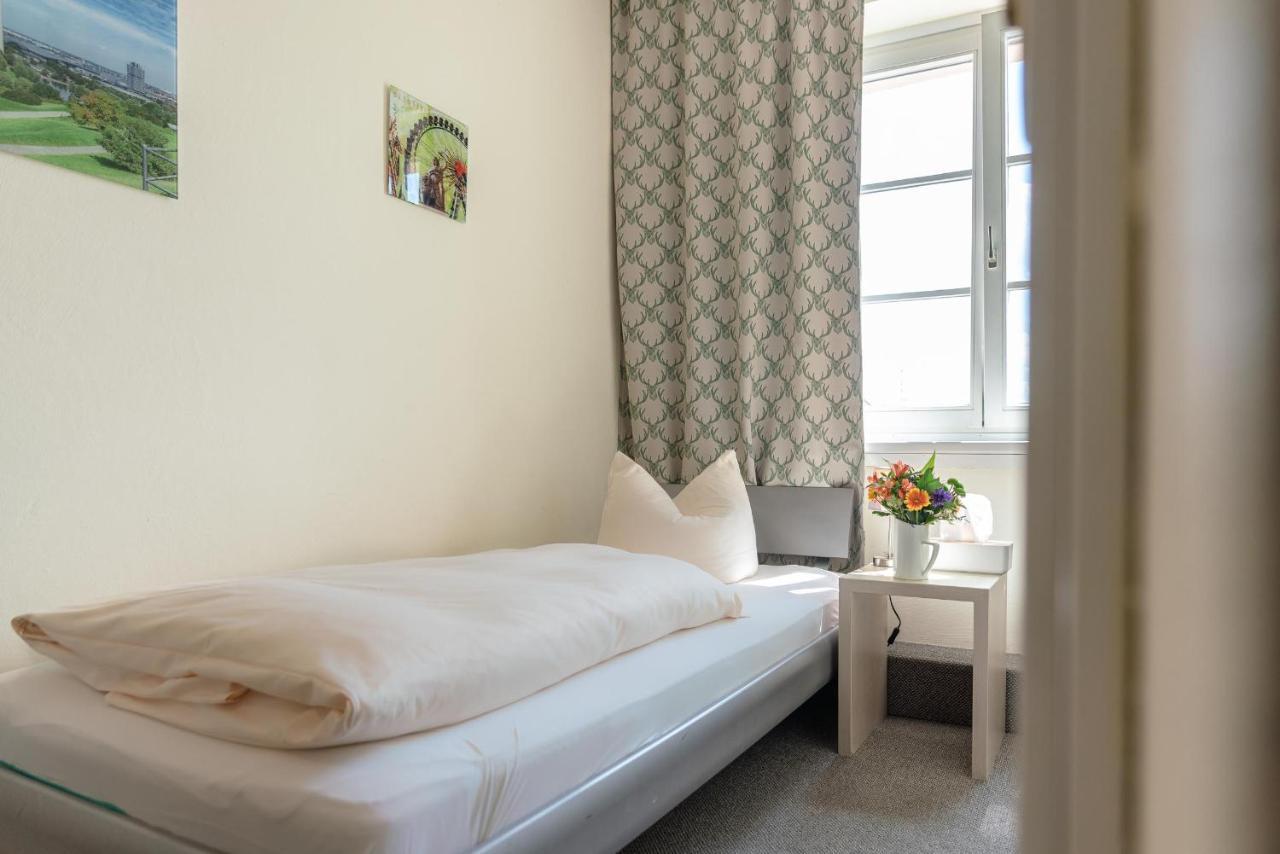 Hotel-Pension Am Siegestor Мюнхен Екстер'єр фото