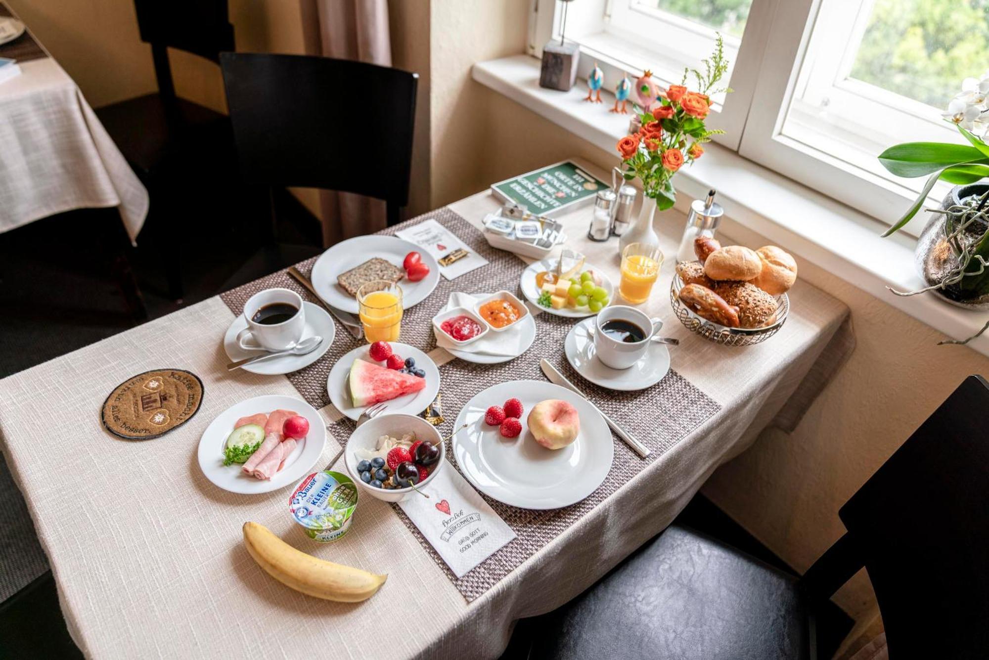 Hotel-Pension Am Siegestor Мюнхен Екстер'єр фото
