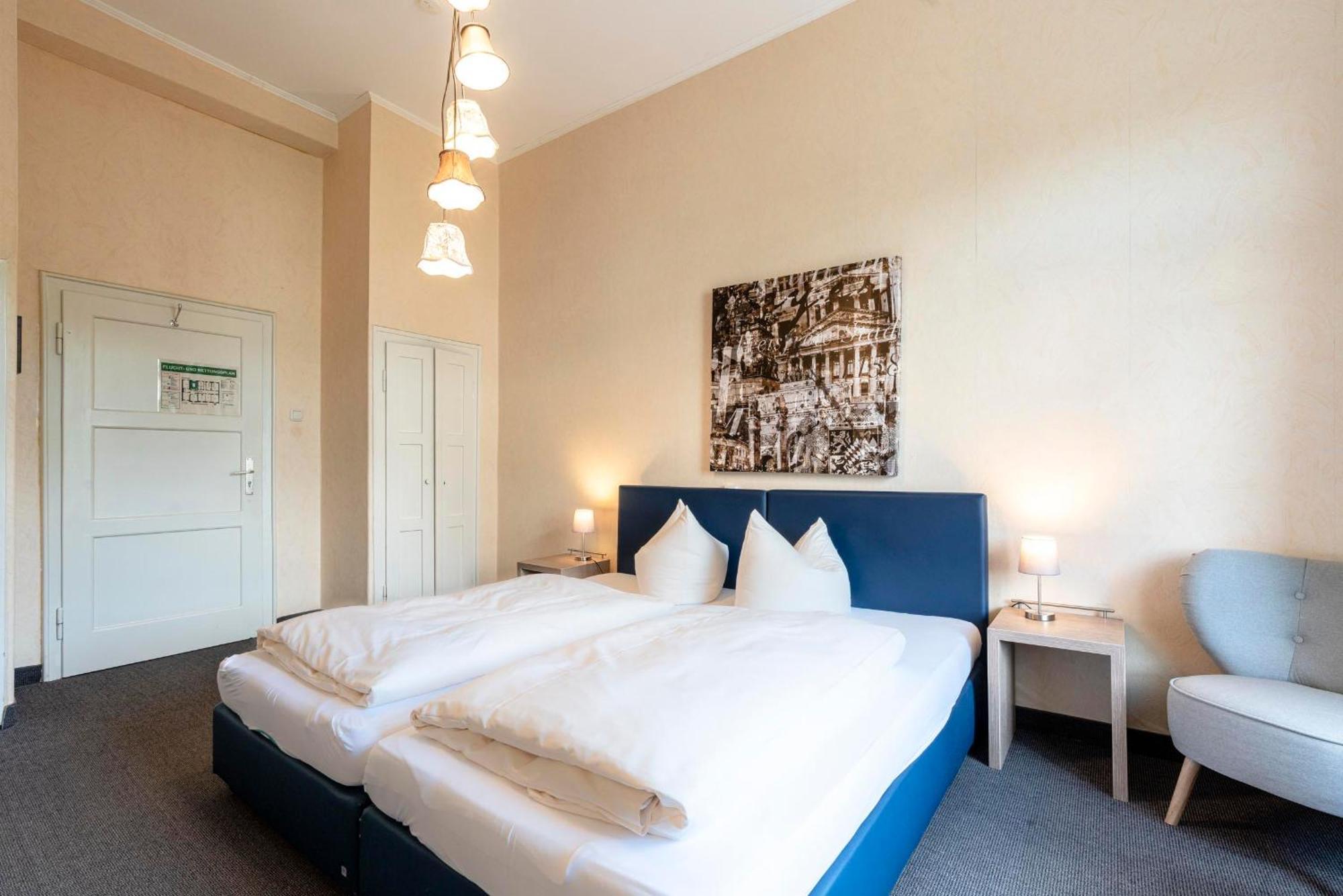 Hotel-Pension Am Siegestor Мюнхен Екстер'єр фото