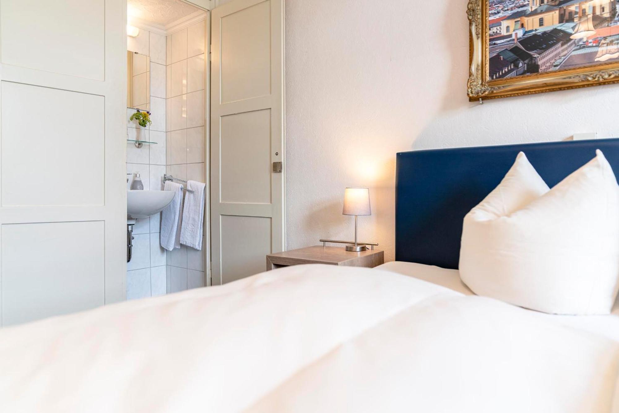 Hotel-Pension Am Siegestor Мюнхен Екстер'єр фото